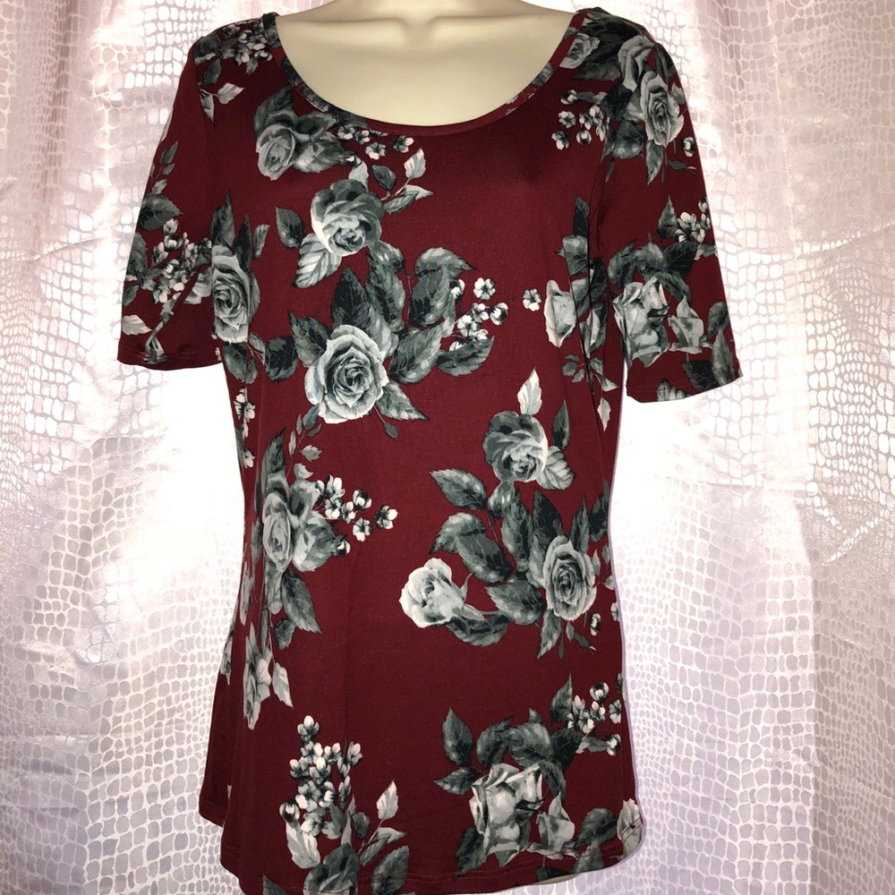 Free Kisses Women’s Tops